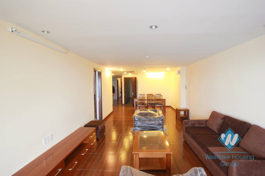 Brand new 3 bedrooms apartment for rent in Xuan Dieu street, Tay Ho, Hanoi